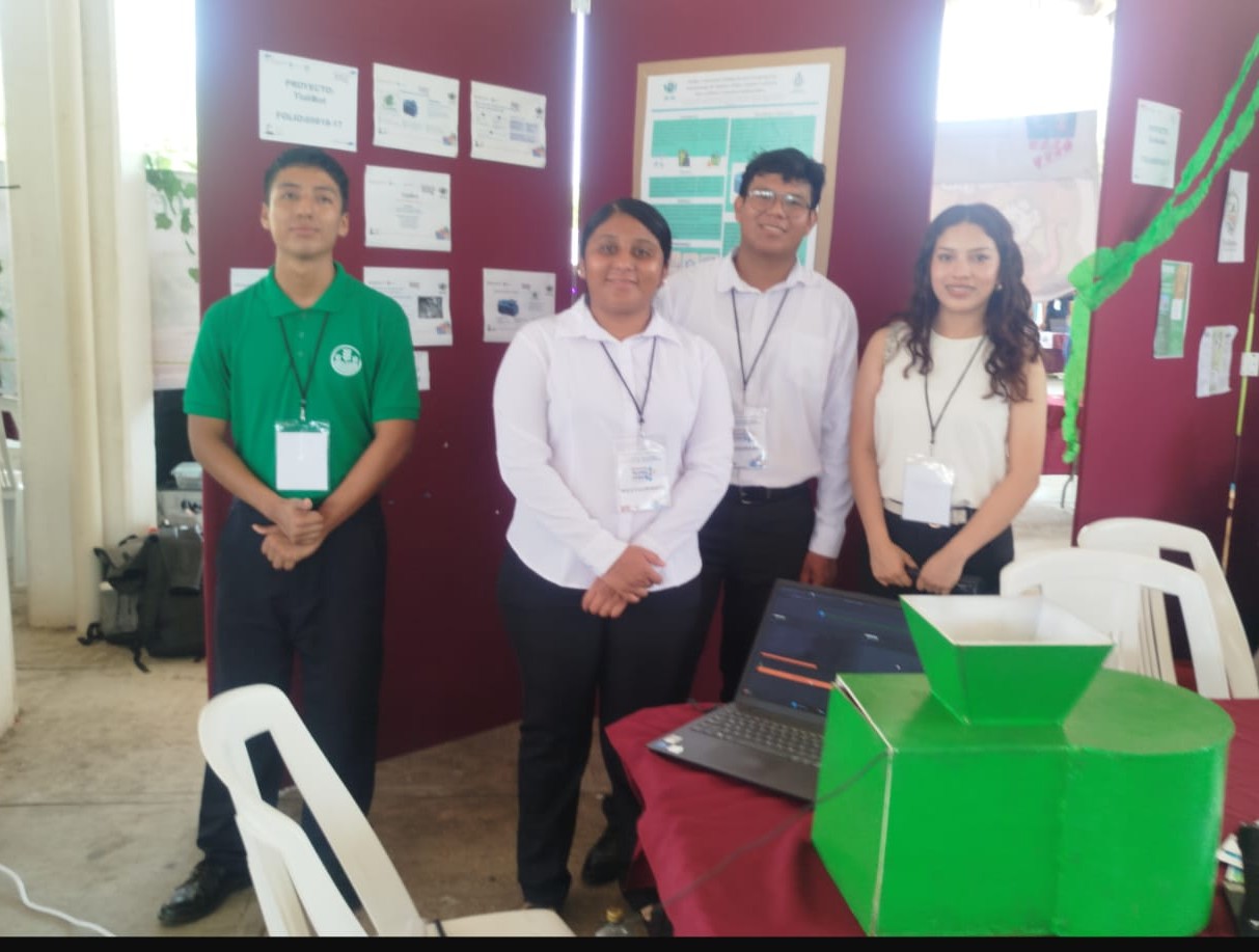 Equipo TlaliBot recibiendo el 1er lugar en InnovaTecNM